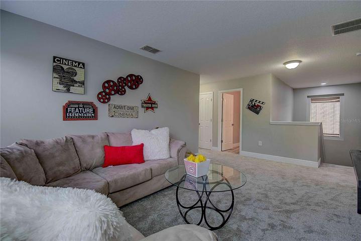 Entertaining area, ideal bonus room for sharing with friends and family.