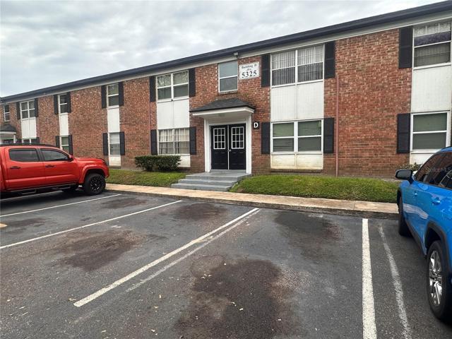 FRONT VIEW PARKING