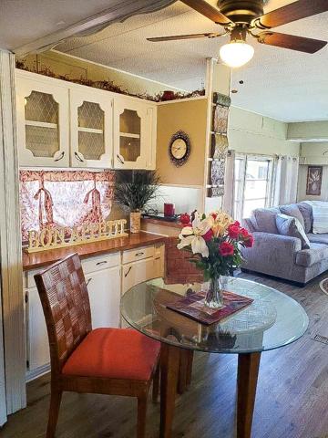Eat-In Kitchen