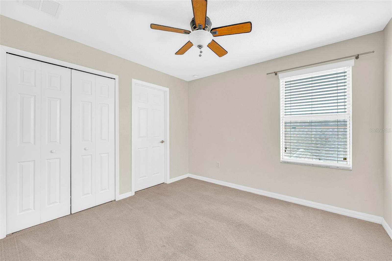 Guest bedroom with en-suite bathroom