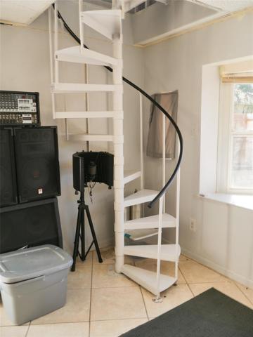 SPIRAL STAIRCASE leads to bonus room upstairs