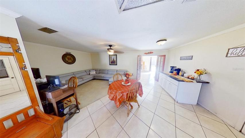 KITCHEN/LIVING ROOM combo
