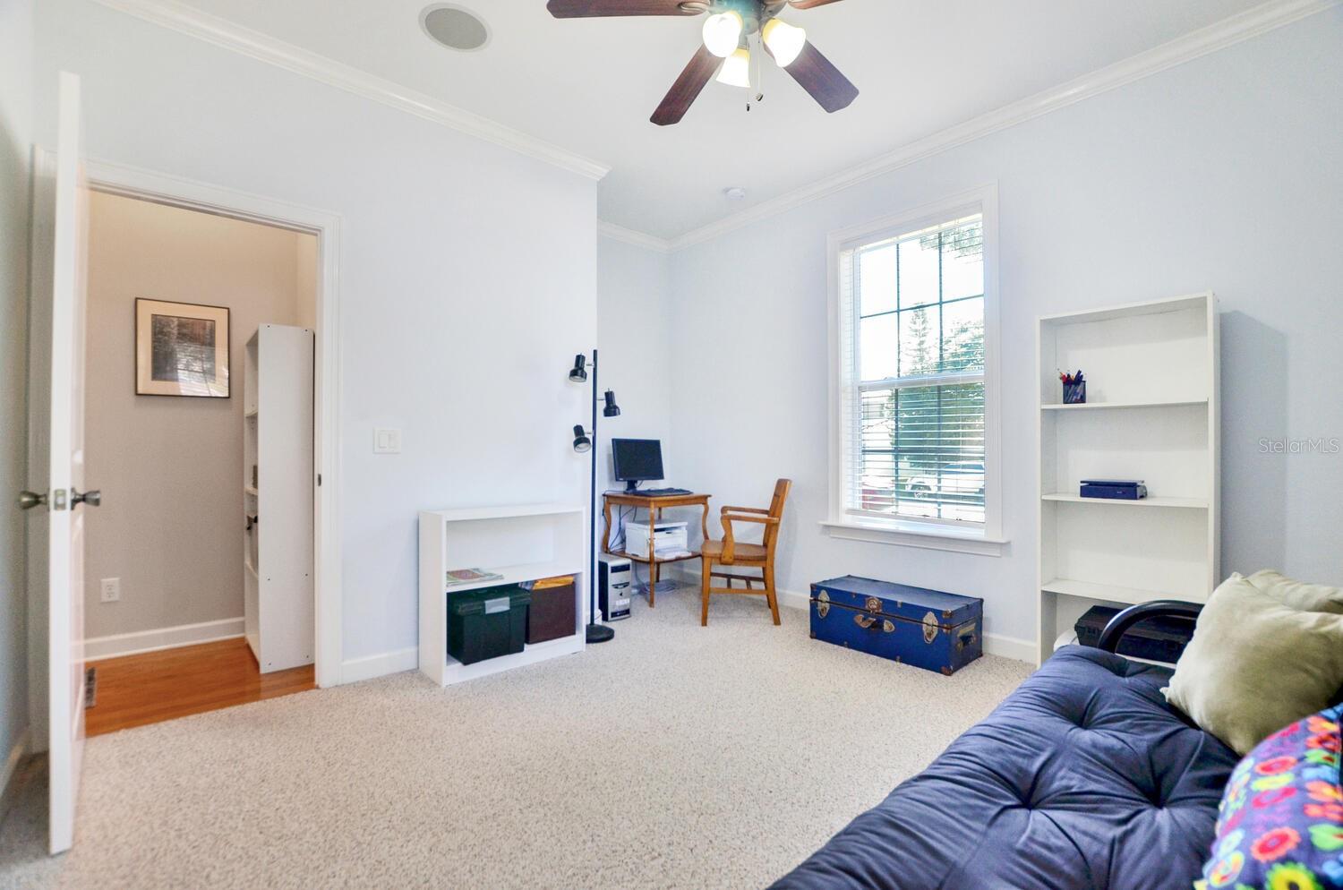 3rd bedroom w/ desk nook