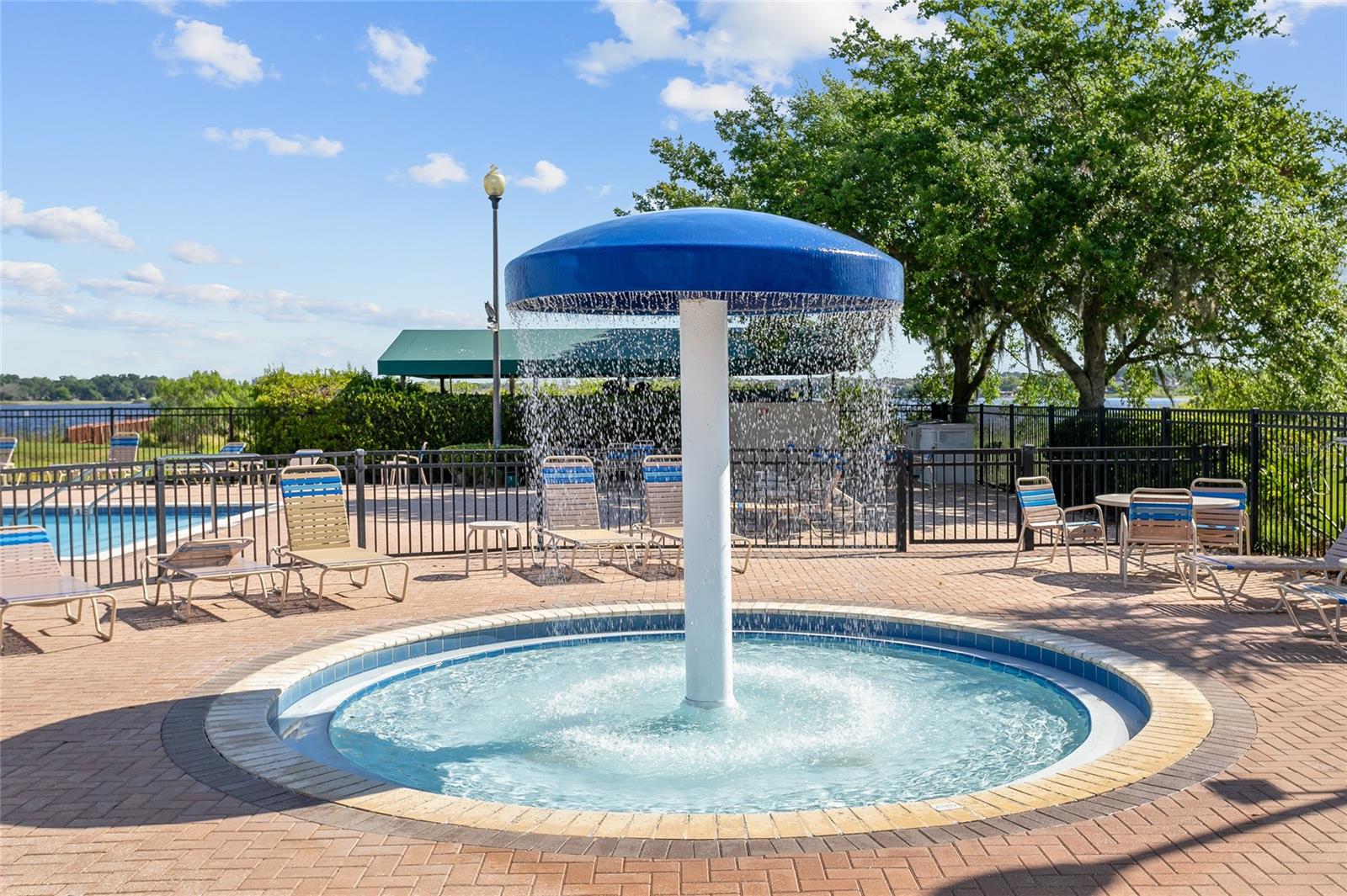Tot splash pool