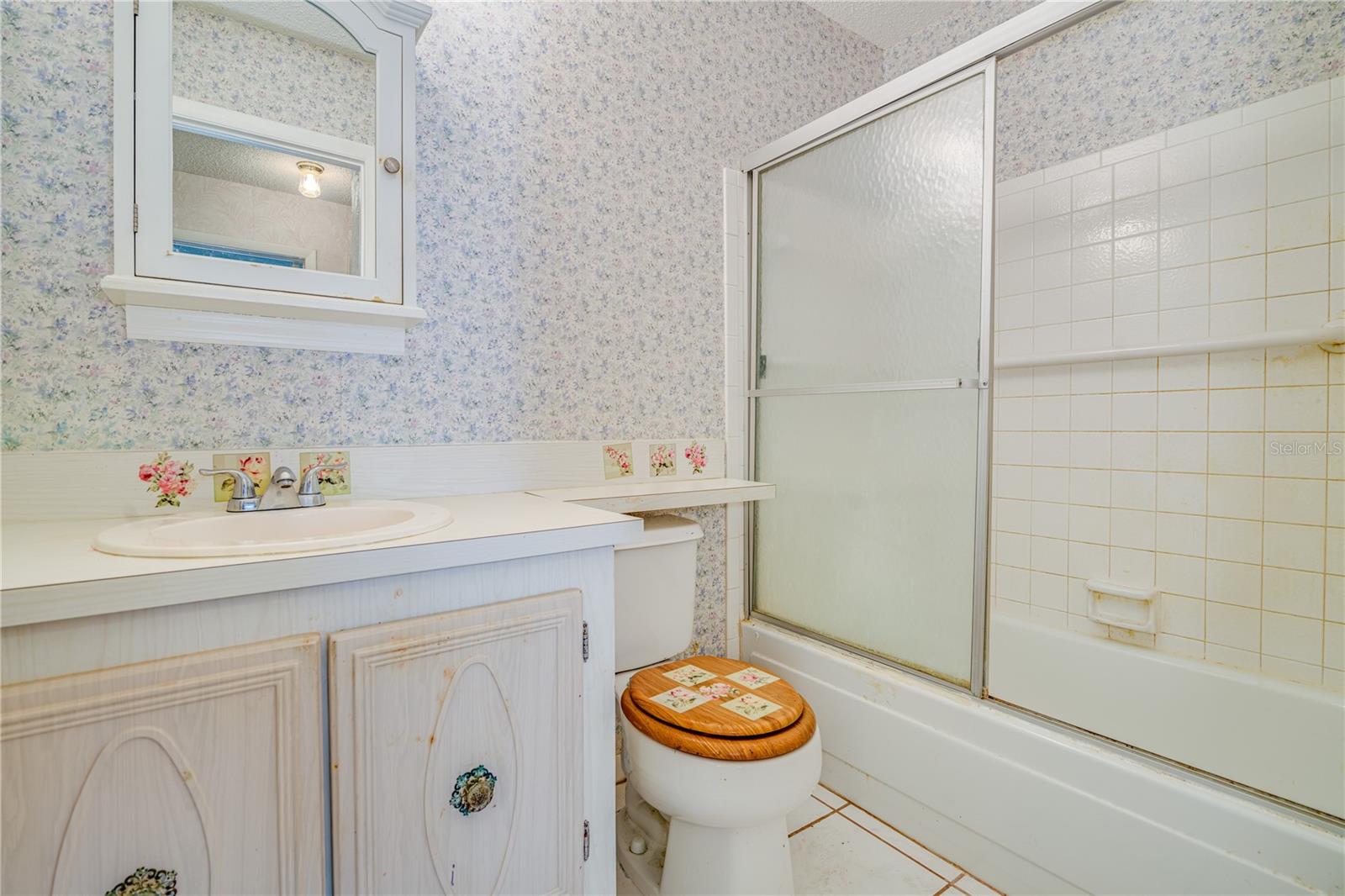2nd bathroom