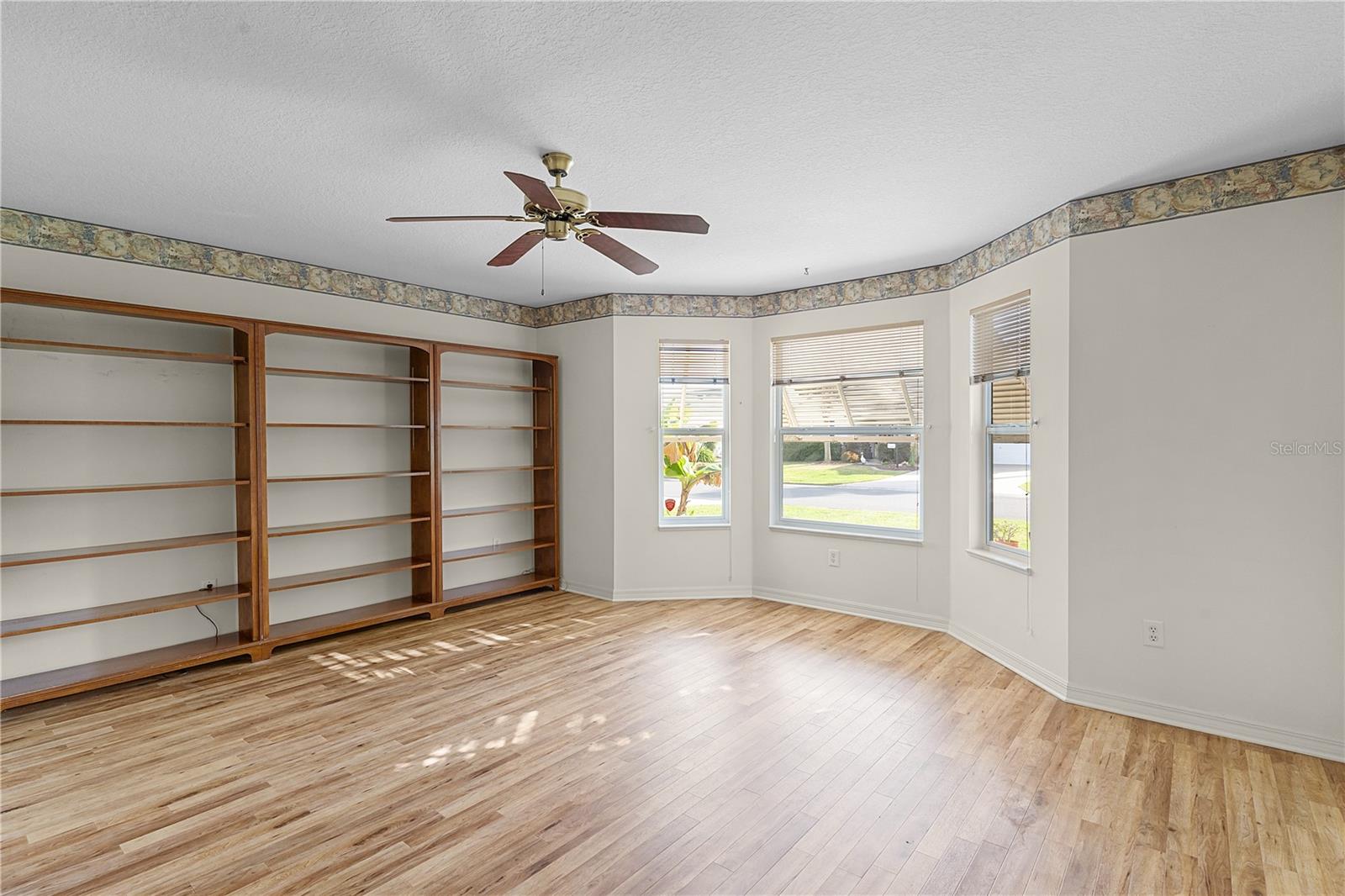 guest bedroom 1 (or office)