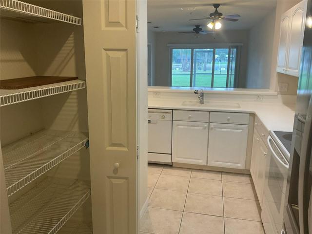Kitchen w/ Pantry