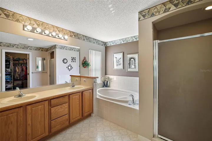 En Suite Bath with Garden Tub