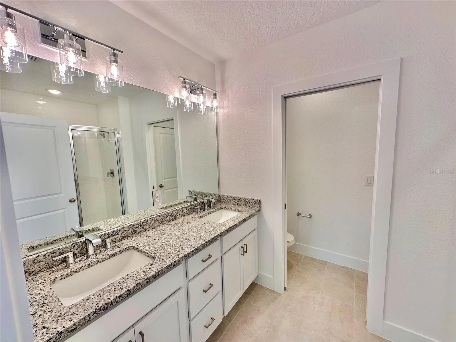 double sinks, granite countertops
