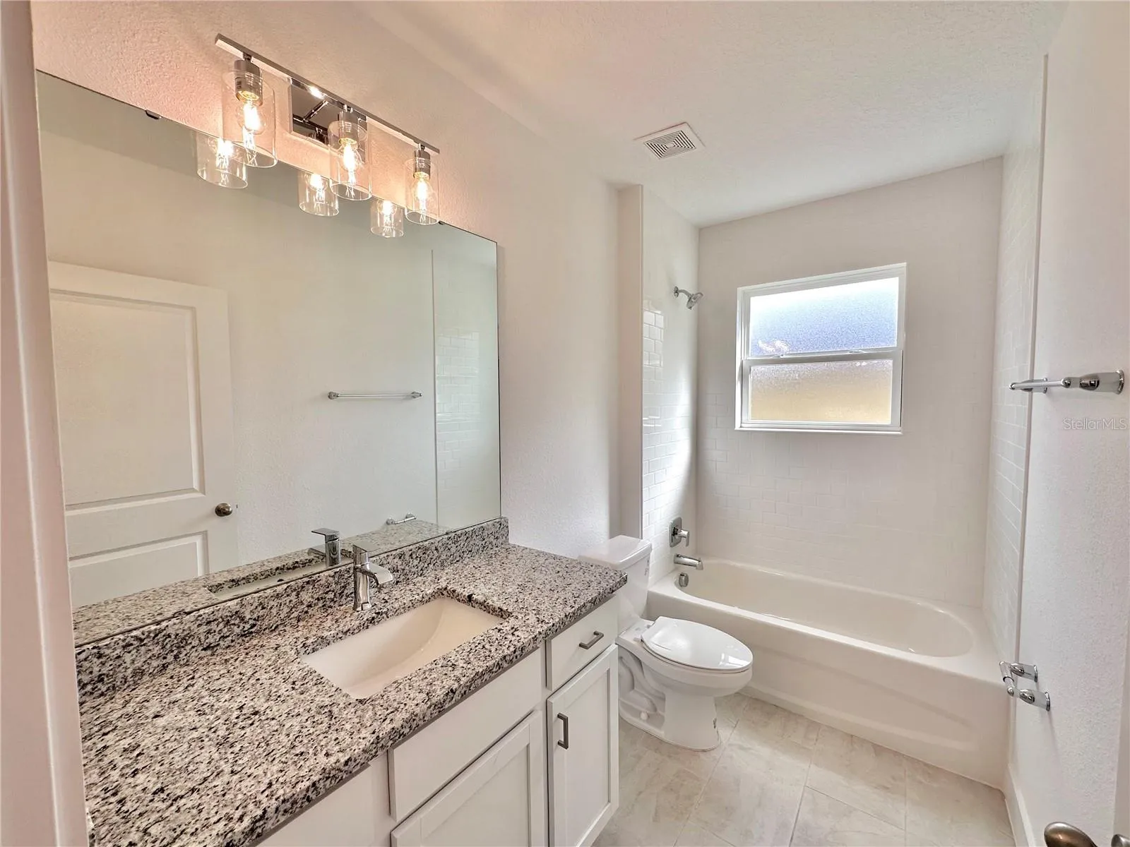 2nd bathroom, granite countertop