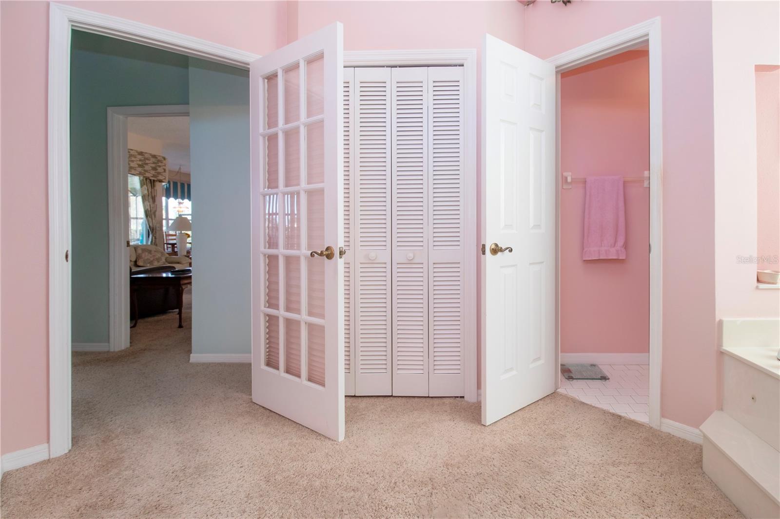 Bathroom entry and W/C