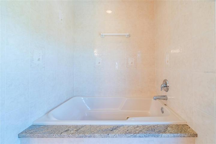 Ensuite jetted tub