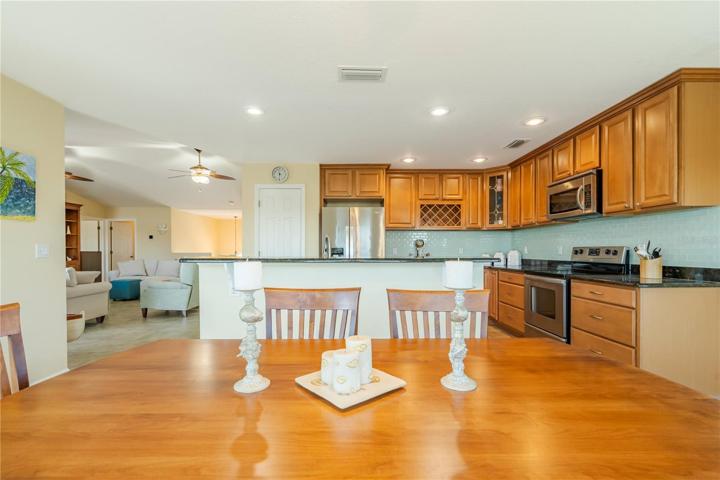 Kitchen & dining