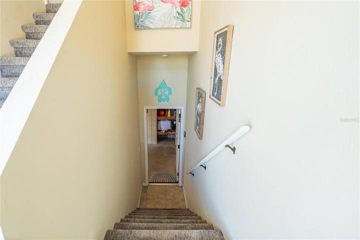 Foyer going to downstairs