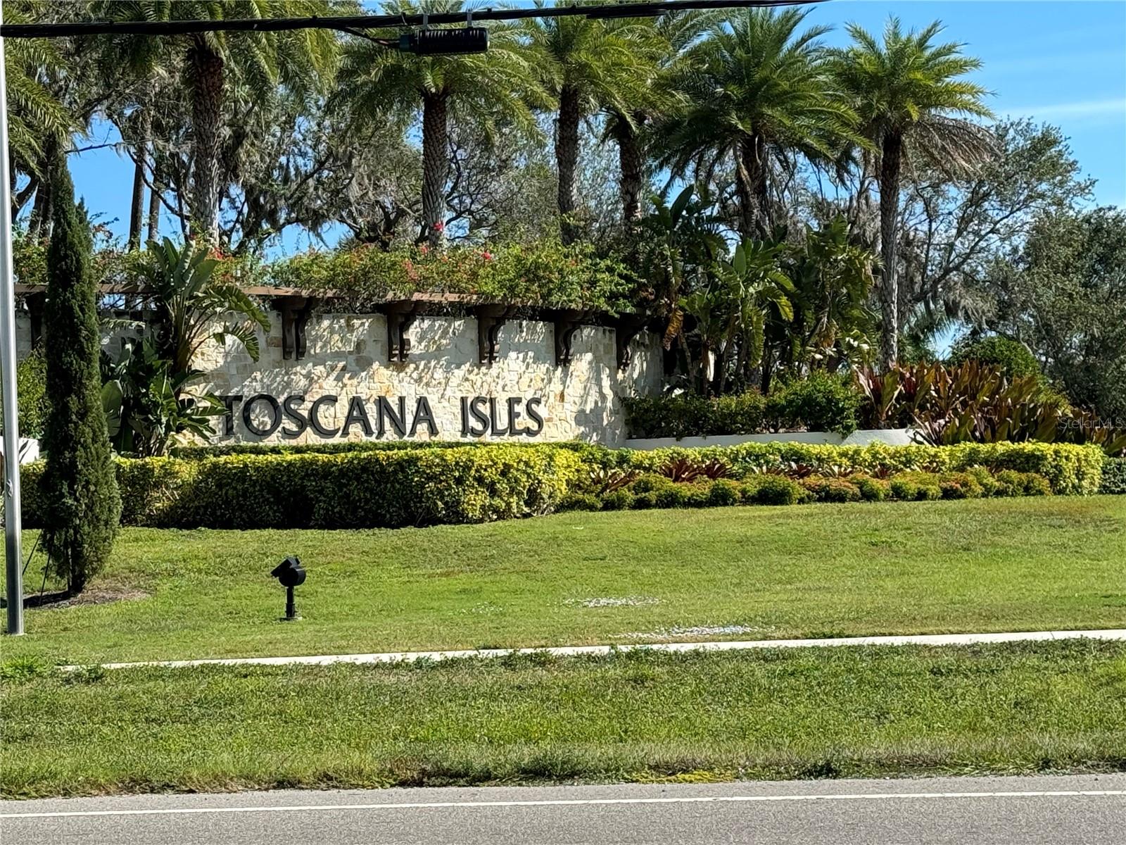 Lush main entrance to Toscana Isles