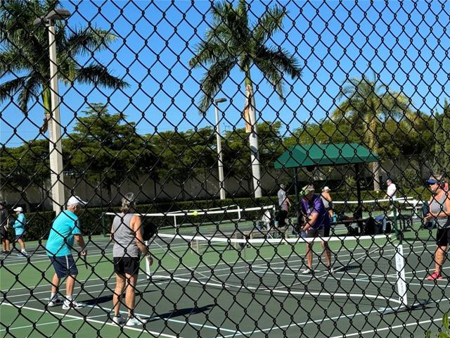 Tennis/pickle ball courts