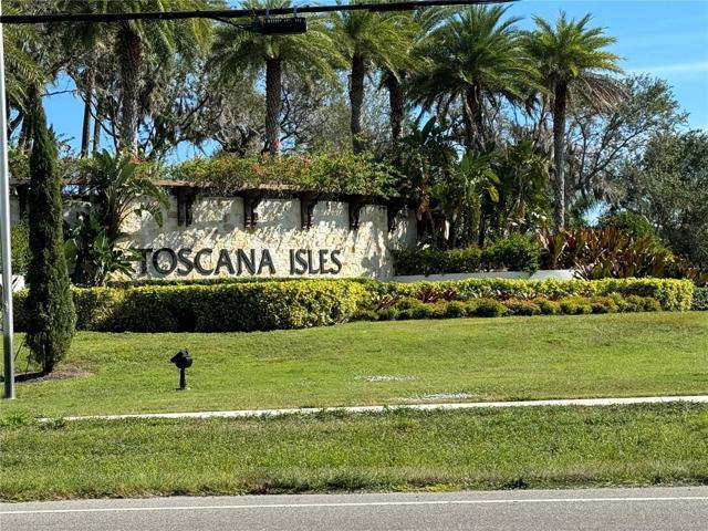 Lush main entrance to Toscana Isles