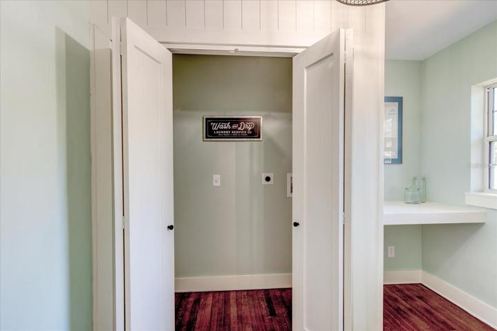 Flex room with laundry closet.