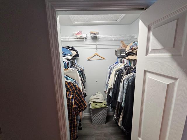WALK CLOSET