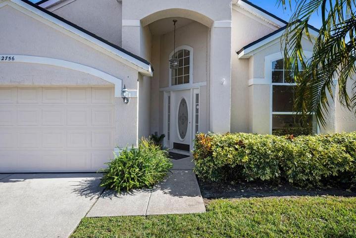Covered foyer entrance, protected from the Florida weather.
