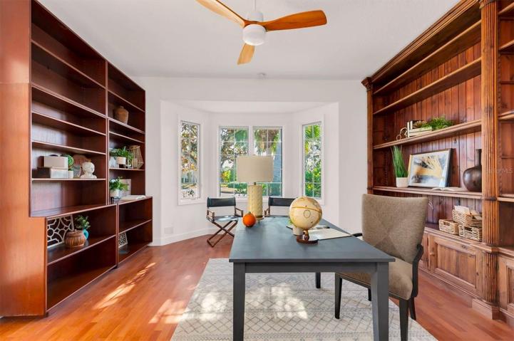 The room of Wood and warmth! Many book shelves to store your books/magazines etc.