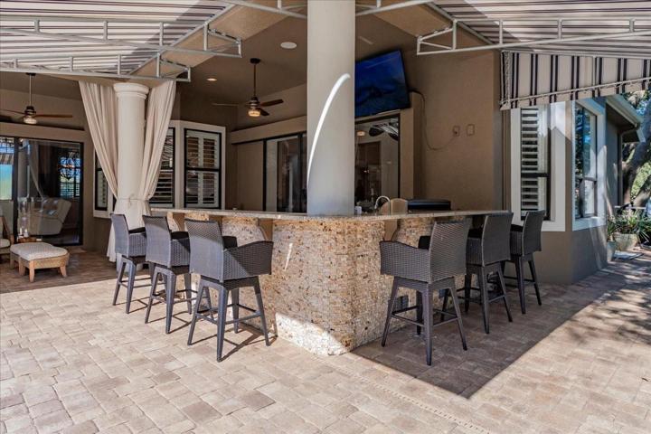 OUTDOOR KITCHEN