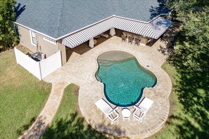 FABULOUS FREE FORM HEATED SWIMMING POOL