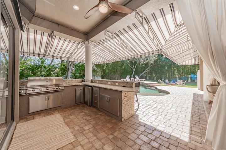OUTSTANDING OUTDOOR KITCHEN