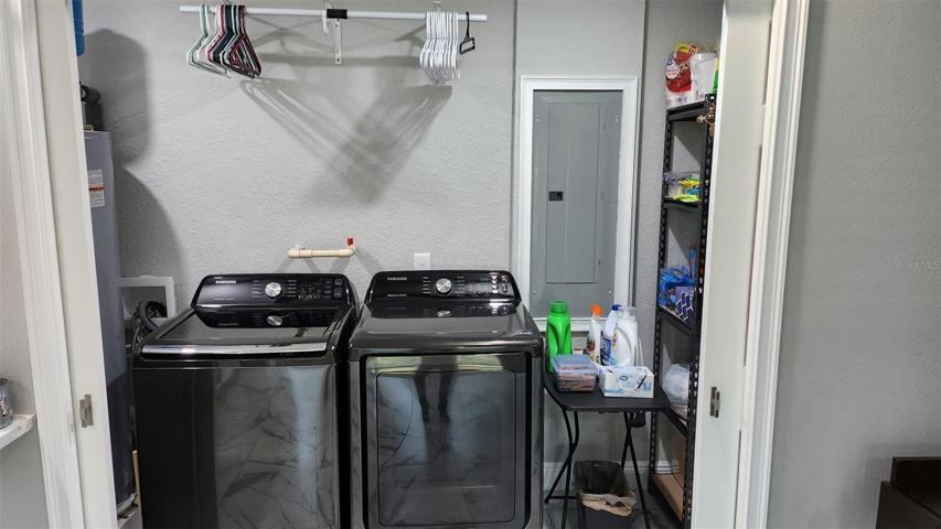 Washer & Dryer to Stay