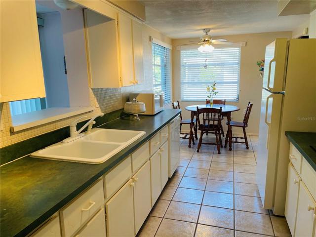 Eat-In-Kitchen