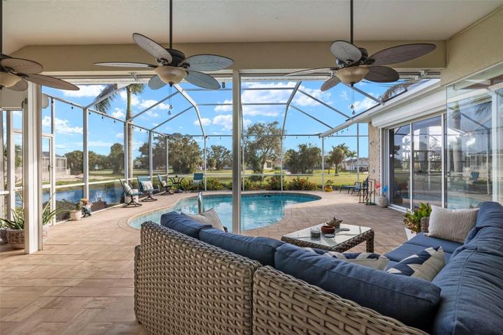 Large undercover dining/sitting area - perfect for large gatherings!