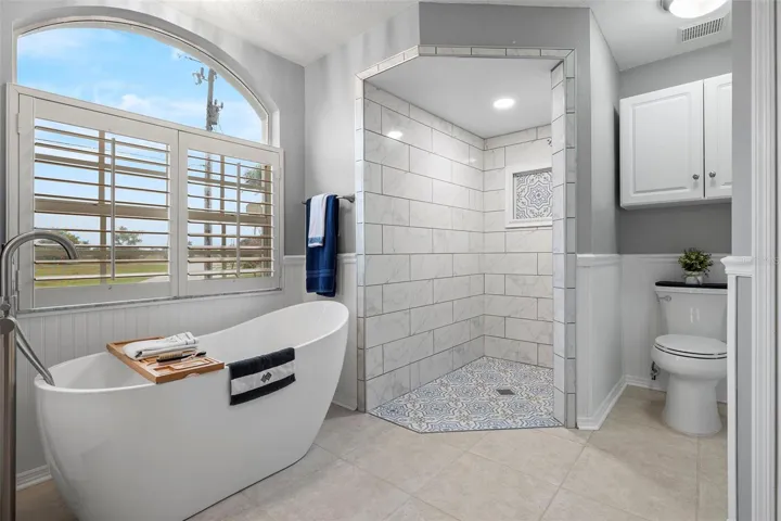 Luxurious Spa like Bath!