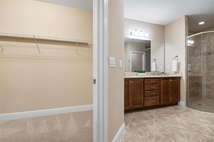 Master with walk-in Closet