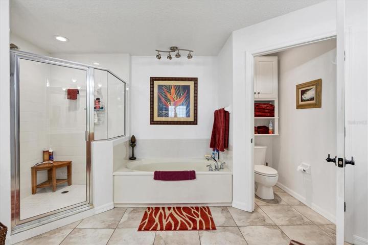 Master En-Suite Bath!