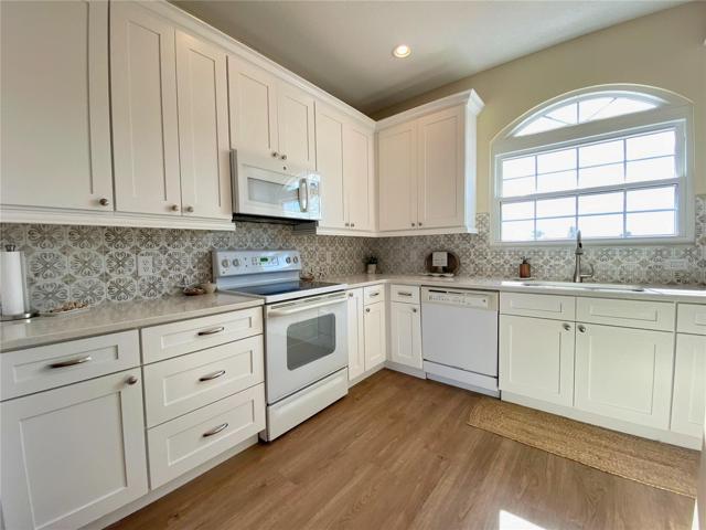 New Kitchen Cabinets