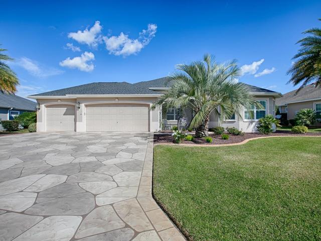 BOND PAID ON THIS LOVELY 3/2 EXPANDED WILLIAMSBURG PREMIER WITH 3 CAR GARAGE AND 32' DRIVEWAY!