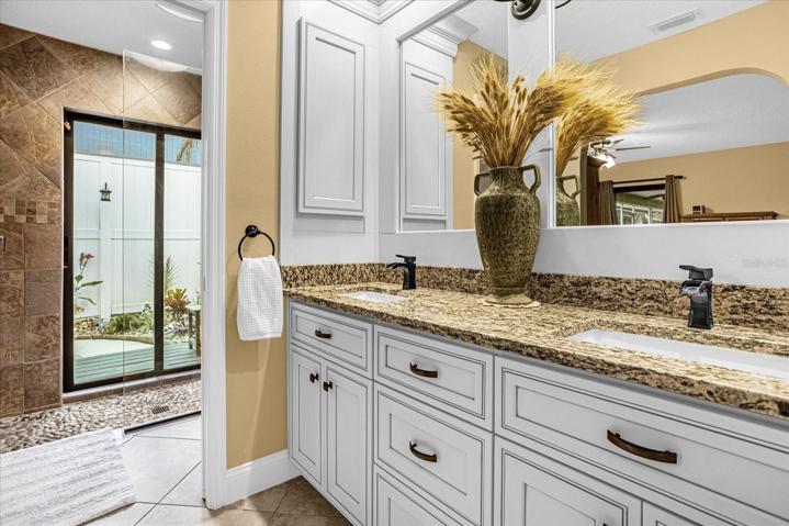 Master Bath Vanity w/Custom Cabinets