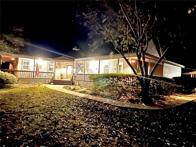 OVER $154,000 SPENT REMODELING PROPERTYImpeccable Move In Ready - Enjoy FLORIDA & GEORGIA Attractions - Single Family Home on Fully Fenced 9.38 Acres. Within 2 Mins of Golf Club & Tallahassee Int'l Airport 25.9 Miles. Bring Your Horse - Your Pets!