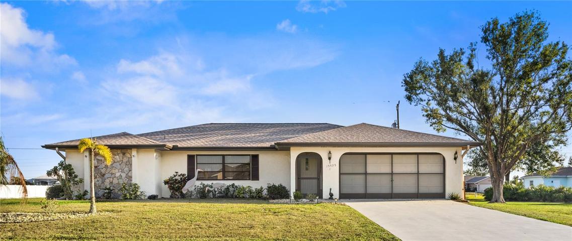 A beautiful 3/2/2 home on a corner lot in Gulf Cove.