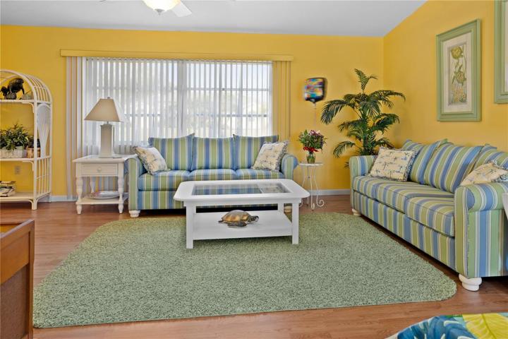 Beautiful tropical colors throughout the home.  The flooring is laminate.