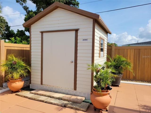 GARDEN SHED ON SLAB ALL CONTENTS REMAIN