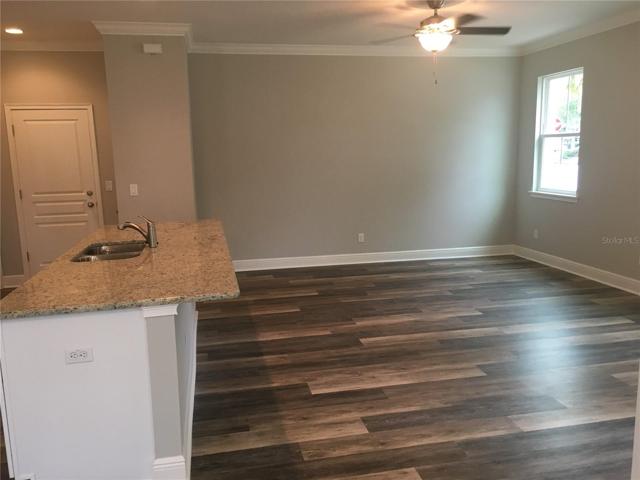 OPEN CONCEPT KITCHN/FAMILY/DINING COMBO!