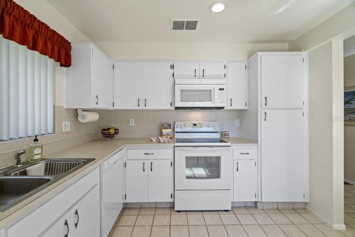 Cabinets / Counters