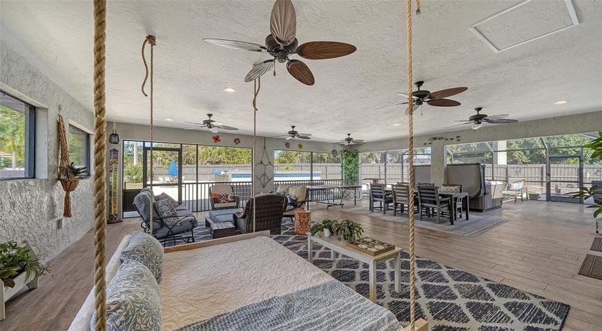 Huge covered and screened lanai