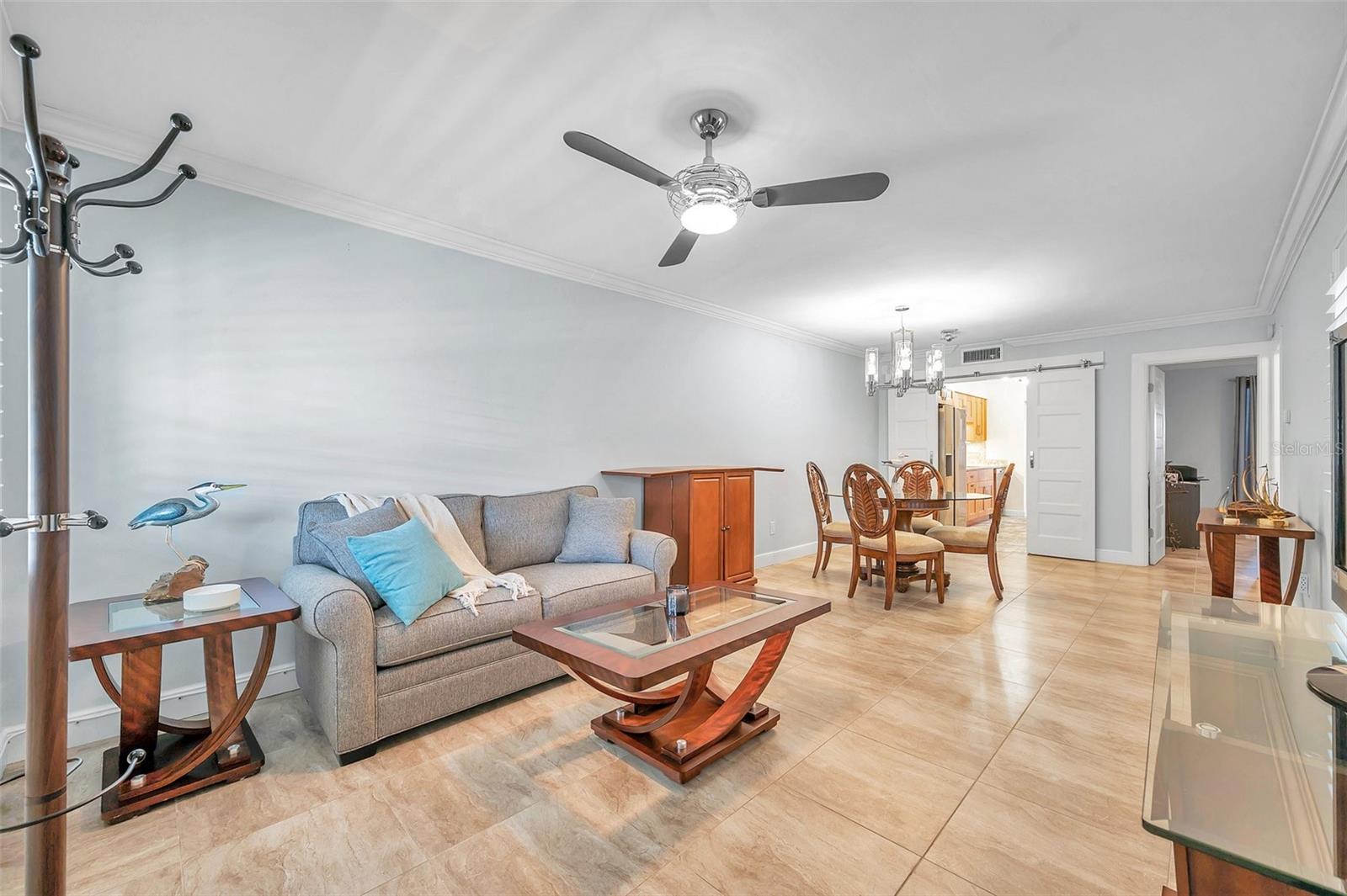 Spacious Living room- dining combo