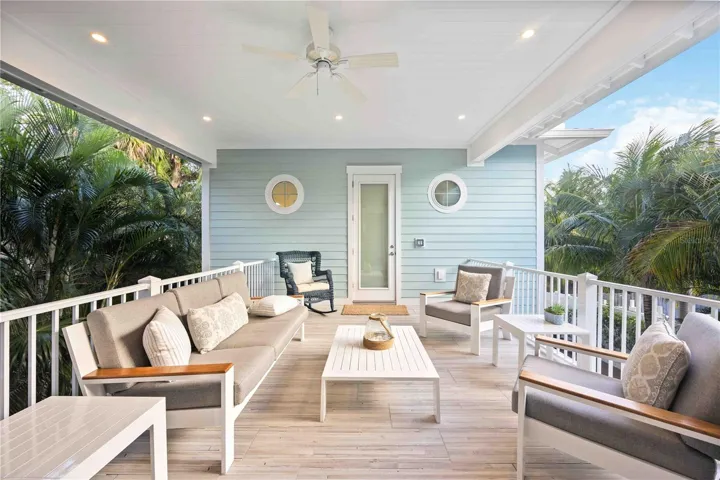 Upper Main Lanai