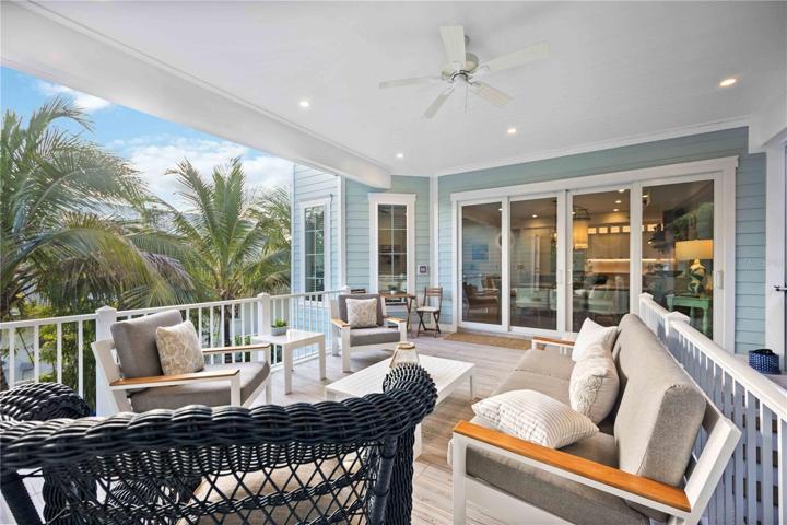 Upper Main Lanai