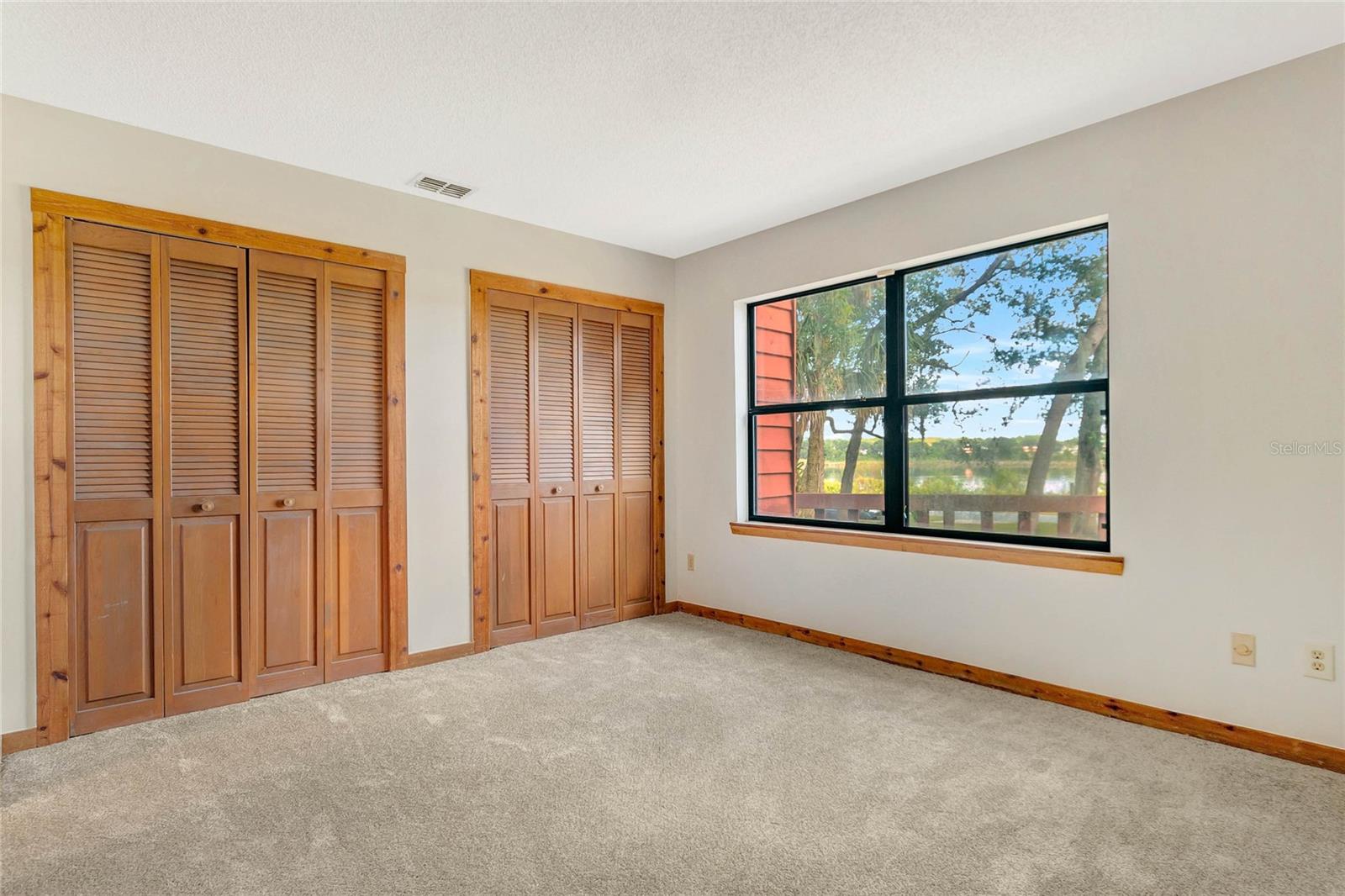 Third bedroom with lakeviews!