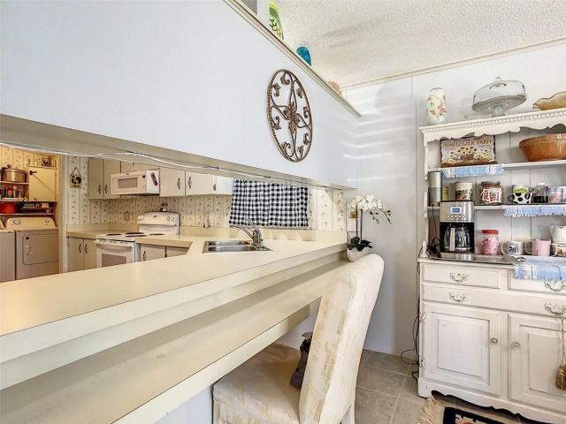 BREAKFAST BAR