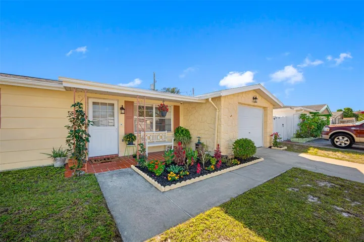Thank you for VISITING this MOVE IN READY Property! Please call for a showing soon!